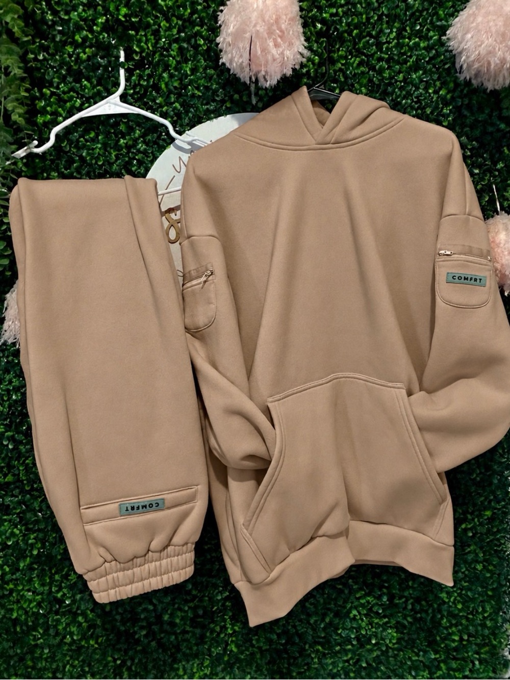 New Viral brand Comfrt Hoodie/Sweatshirt & Jogger Set size Large in Taupe